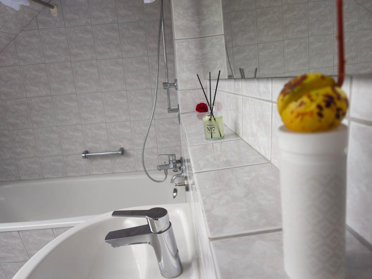 Sauna - Massage -Bodensee-Cinema Feeling- Home Sharing - Parking - Kueche Radolfzell am Bodensee Exterior foto